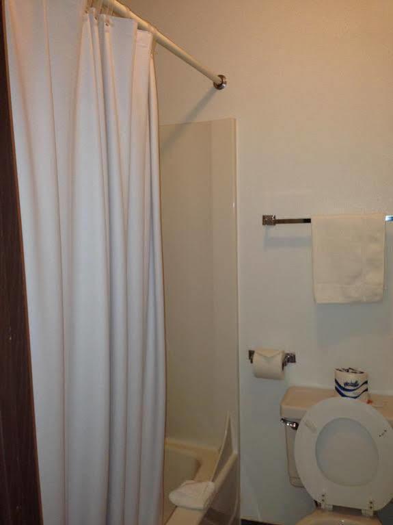 Americas Best Value Inn Laramie Zewnętrze zdjęcie